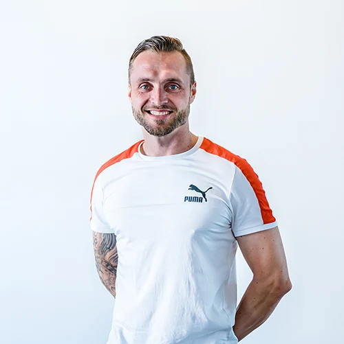 Ein Portraitbild des Sportwissenschaftlers Patrick Reich aus der Physiotherapie-Praxis ALC-Physiolab in Köln.